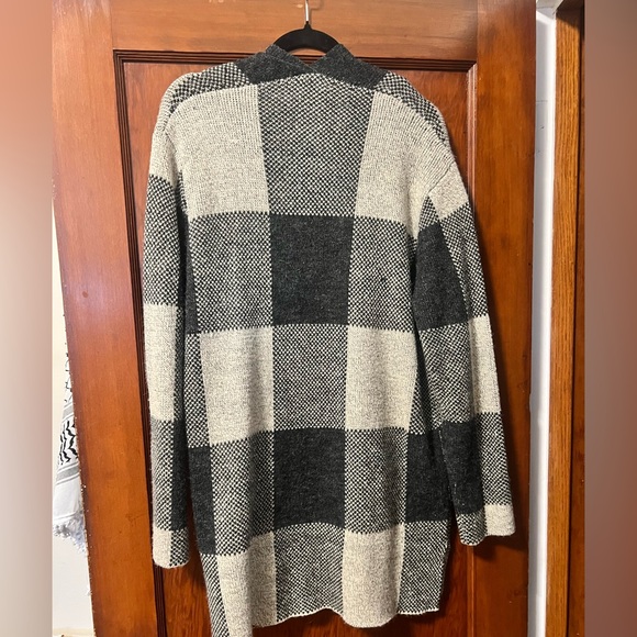 SHEIN Black and Gray Checkered Cardigan - Picture 2 of 2